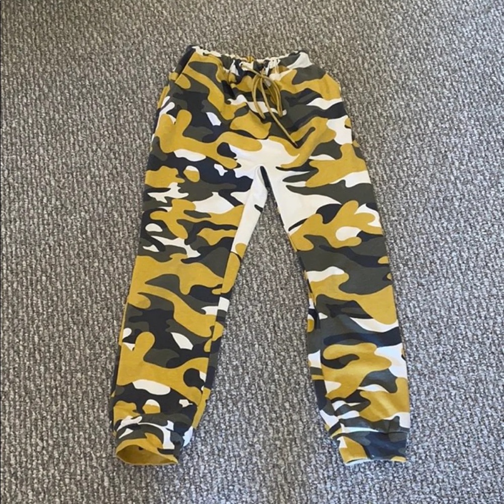 SOLD - Camo sweatpants